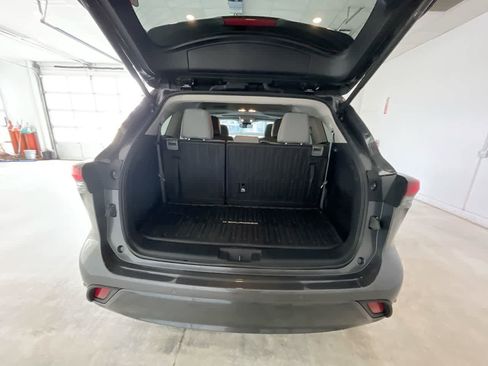 Used 2024 Toyota Highlander Limited image 25