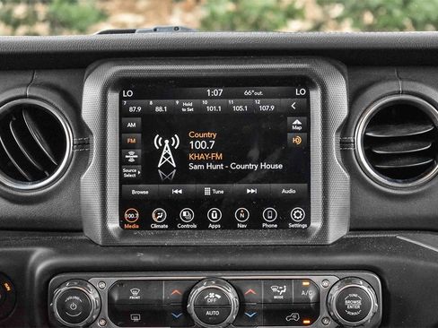 Used 2022 Jeep Wrangler Unlimited Sahara image 13