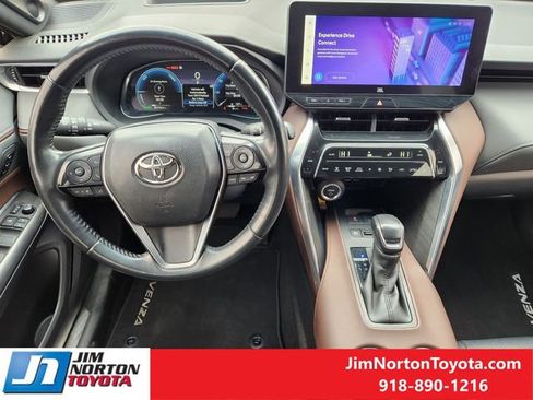 Used 2023 Toyota Venza Limited image 30