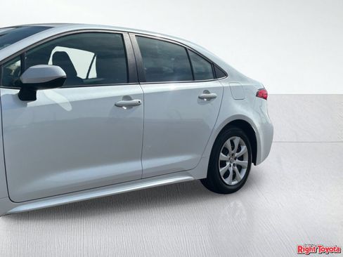 Certified 2025 Toyota Corolla LE FWD image 9