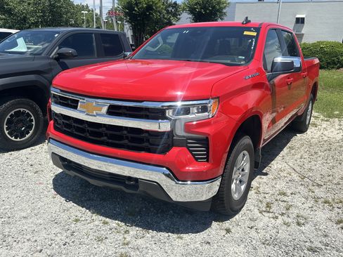 Used 2025 Chevrolet Silverado 1500 LT AWD/4WD image 1