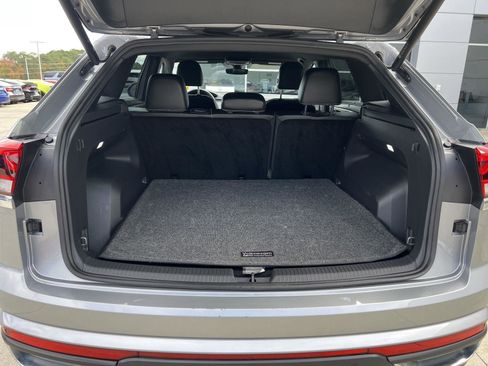 Used 2024 Volkswagen Atlas Cross Sport SE image 38