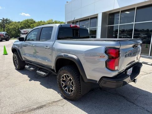 Used 2025 Chevrolet Colorado ZR2 w/ Technology Package AWD/4WD image 5