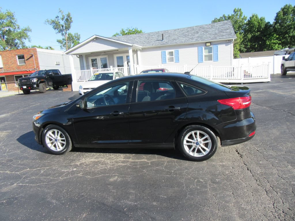 Used 2015 Ford Focus SE w/ SE Cold Weather Package FWD image 9