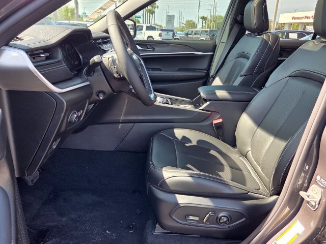 New 2026 Jeep Grand Cherokee Limited w/ Luxury Tech Group II RWD image 10