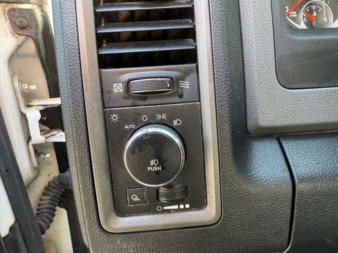 Used 2013 RAM 1500 Express image 32