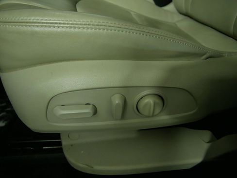 Used 2018 Buick Enclave Premium w/ Experience Buick Package image 17