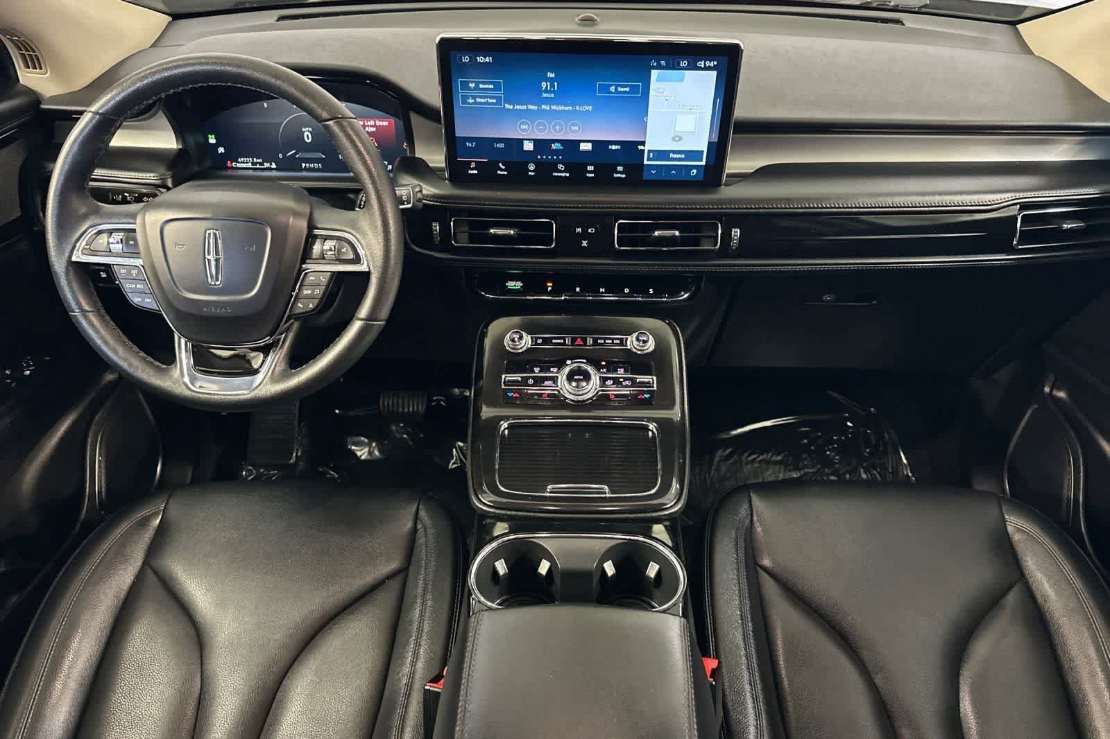 Used 2022 Lincoln Nautilus FWD w/ Premium Package image 4