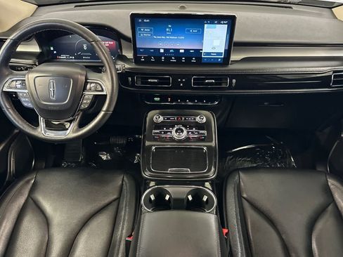 Used 2022 Lincoln Nautilus FWD w/ Premium Package image 4