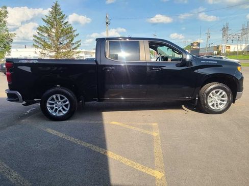 Used 2022 Chevrolet Silverado 1500 LT AWD/4WD image 6