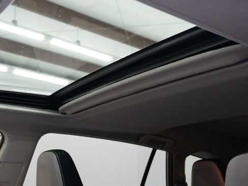 Used 2018 Toyota RAV4 XLE image 4