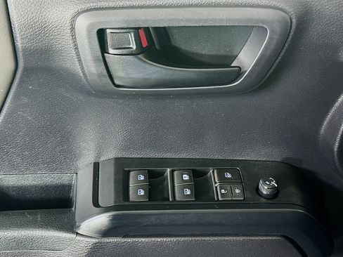 Used 2020 Toyota Tacoma SR w/ SR Convenience Package RWD image 14