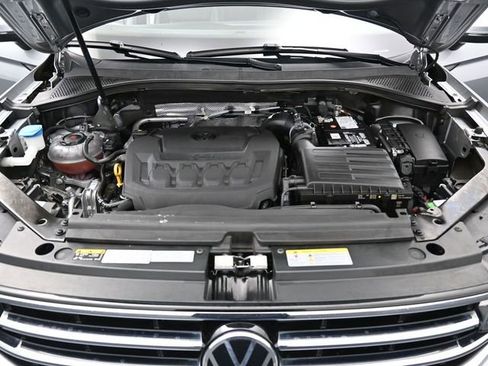 Used 2022 Volkswagen Tiguan SE image 37