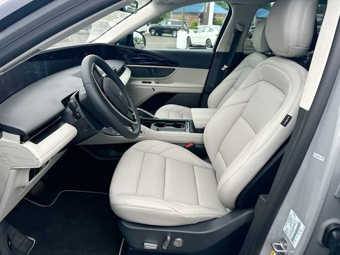 New 2026 Lincoln Nautilus Premier AWD/4WD image 8