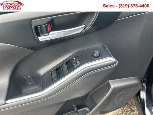Certified 2023 Toyota Highlander XLE image 11