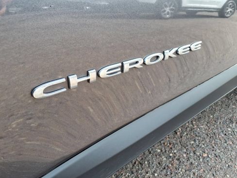 Used 2020 Jeep Cherokee Latitude Plus w/ Cold Weather Group AWD/4WD image 12