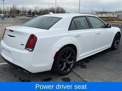 Used 2022 Chrysler 300 Touring L image 5