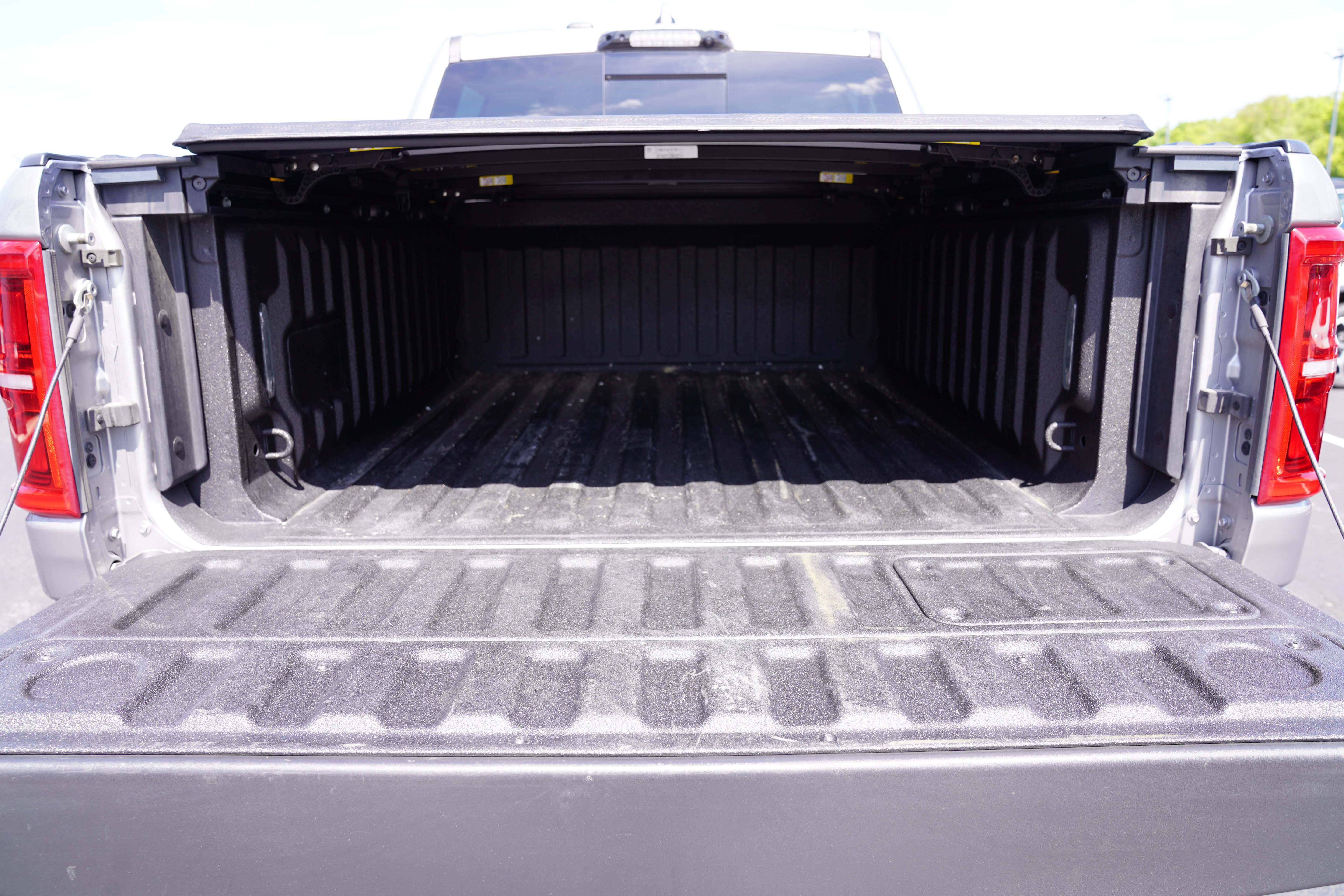 Used 2025 RAM 1500 Limited AWD/4WD image 8