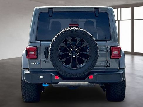 Used 2022 Jeep Wrangler Unlimited Sahara w/ Cold Weather Group AWD/4WD image 5
