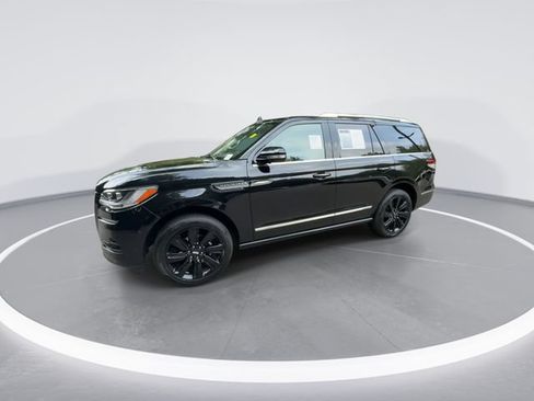 Certified 2022 Lincoln Navigator Reserve AWD/4WD image 4