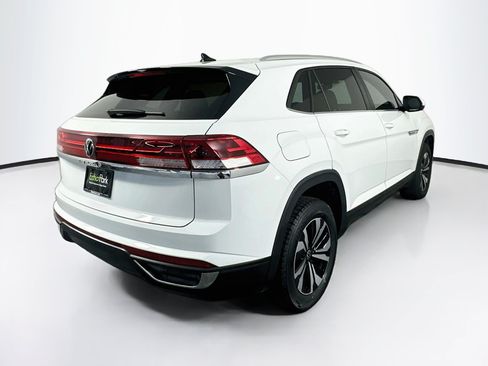 Used 2024 Volkswagen Atlas Cross Sport SE FWD image 9