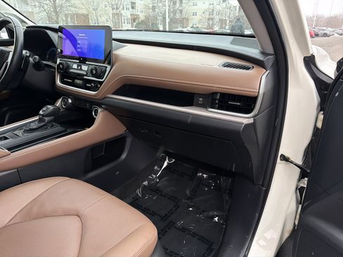 Used 2024 Toyota Grand Highlander Platinum image 29