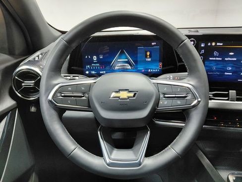 Used 2025 Chevrolet Equinox LT image 23