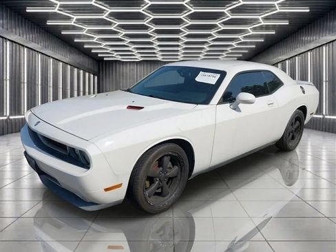 Used 2009 Dodge Challenger SE RWD image 1