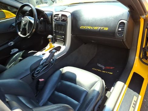 Used 2005 Chevrolet Corvette Convertible w/ Preferred Equipment Group RWD image 12