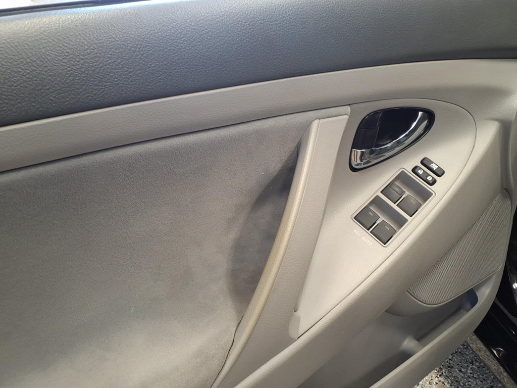 Used 2011 Toyota Camry LE w/ LE Extra-Value Pkg FWD image 8