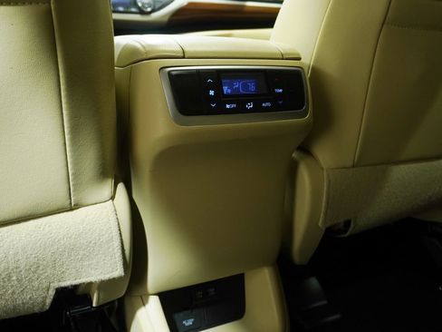 Used 2019 Toyota Highlander Limited AWD/4WD image 16