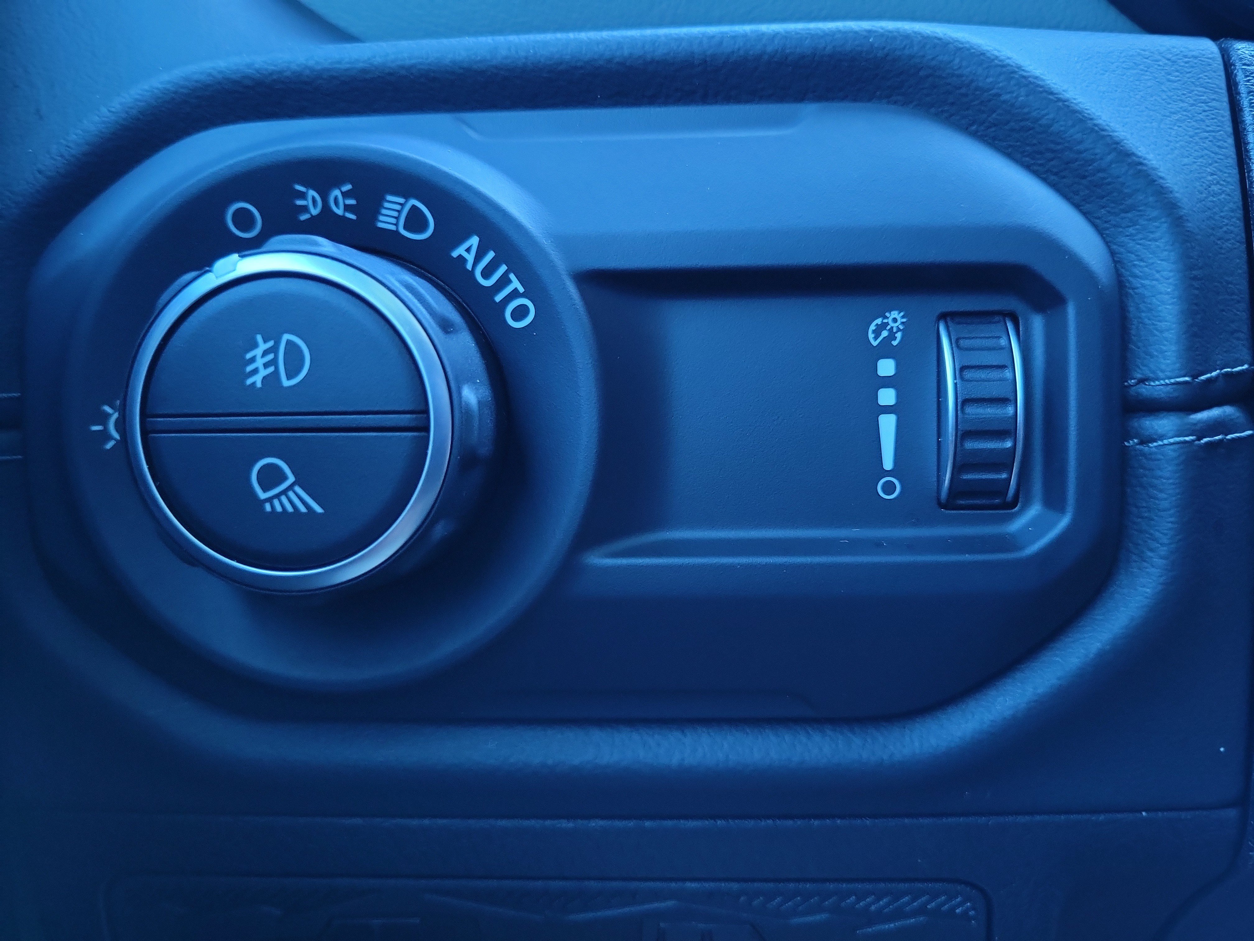Used 2025 Jeep Gladiator Mojave w/ Safety Group AWD/4WD image 30
