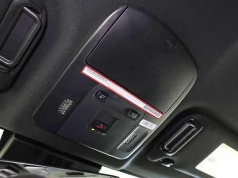 Used 2025 Toyota Camry SE w/ Convenience Package image 27