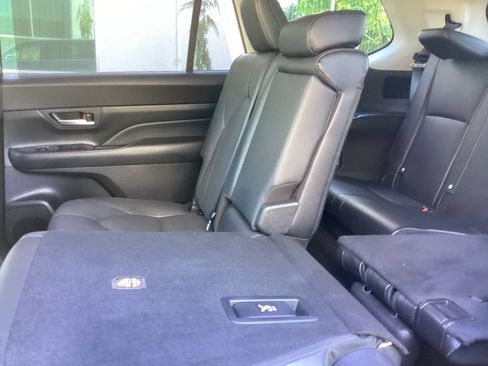 Used 2024 Toyota Grand Highlander AWD image 4