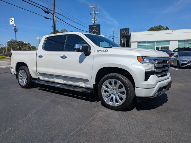 Used 2024 Chevrolet Silverado 1500 High Country w/ Technology Package AWD/4WD image 3