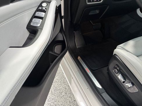 Used 2024 BMW X7 xDrive40i w/ Premium Package AWD/4WD image 7