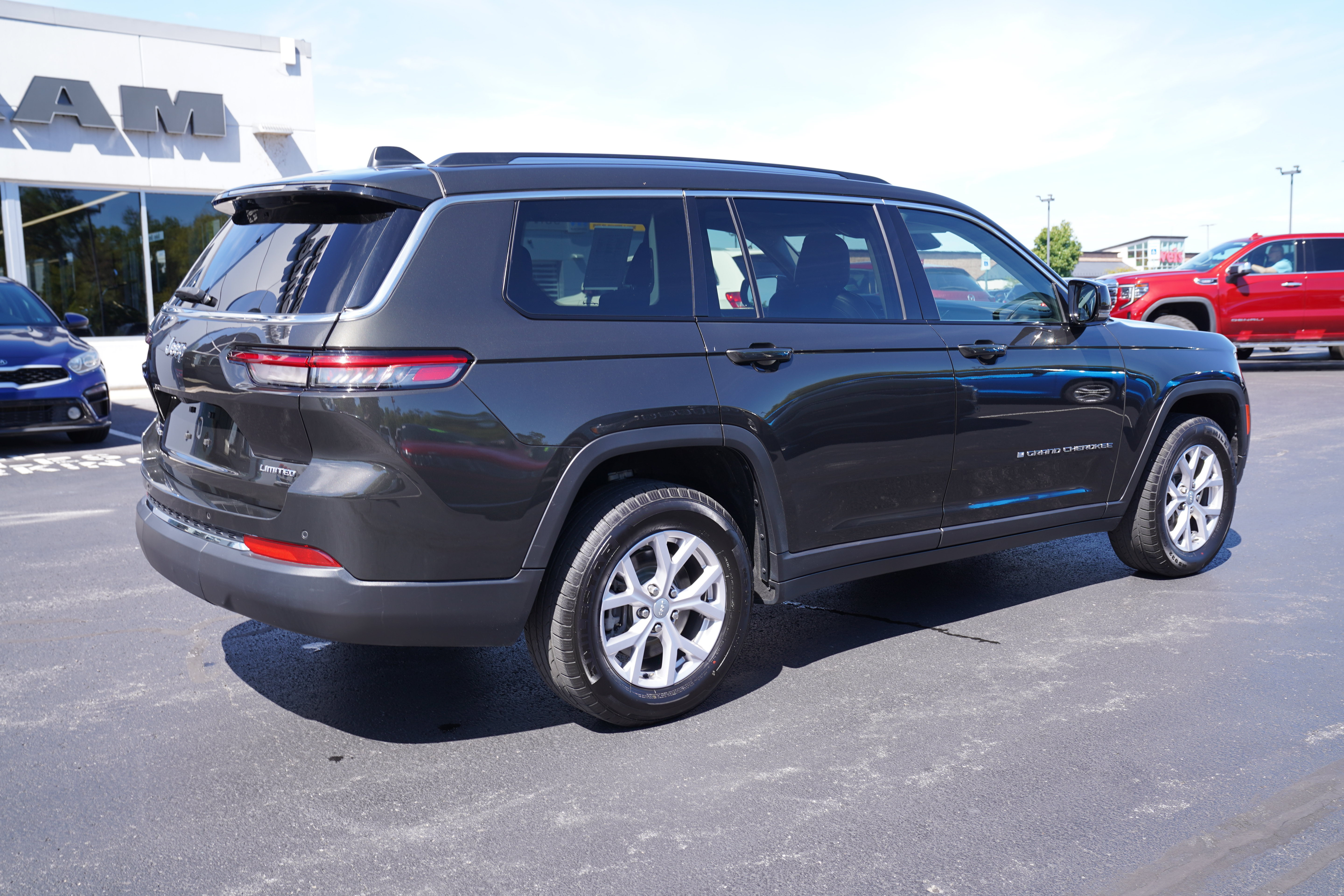 Used 2021 Jeep Grand Cherokee L Limited AWD/4WD image 3