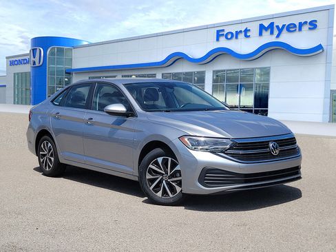 Used 2024 Volkswagen Jetta S image 1