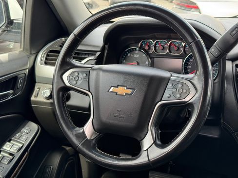 Used 2019 Chevrolet Suburban LT image 26
