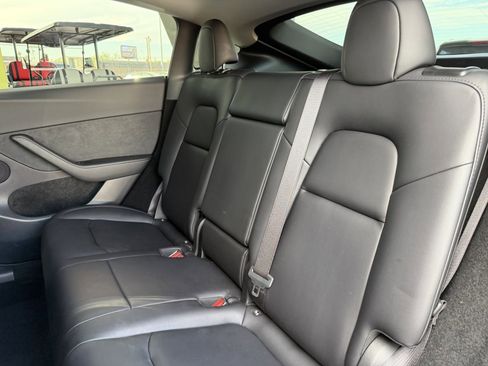 Used 2024 Tesla Model Y 2WD image 34