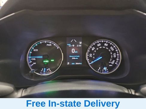 Used 2021 Toyota RAV4 XLE Premium image 4