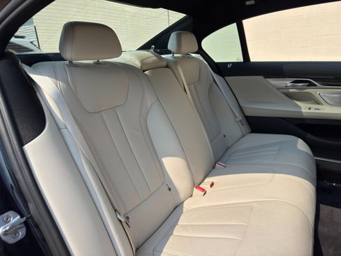 Used 2019 BMW 740i w/ M Sport Package RWD image 41
