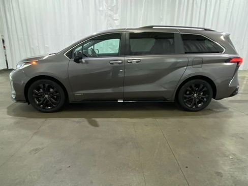 Certified 2021 Toyota Sienna XSE w/ XSE Plus Package image 6