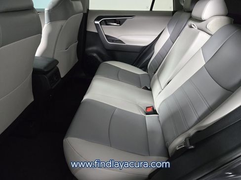 Used 2021 Toyota RAV4 XLE Premium image 14