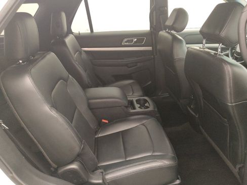 Used 2016 Ford Explorer XLT w/ Equipment Group 202A AWD/4WD image 19