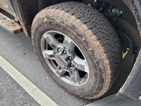 Used 2025 GMC Sierra 2500 SLT w/ SLT Premium Package image 4