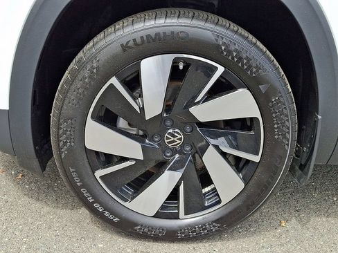 Certified 2024 Volkswagen Atlas Cross Sport SE w/ Panoramic Sunroof Package AWD/4WD image 8