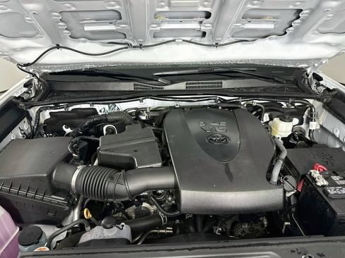 Used 2022 Toyota Tacoma TRD Sport w/ Black Out Package (TMS) AWD/4WD image 29