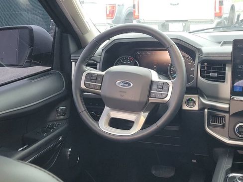 Used 2024 Ford Expedition XLT RWD image 15