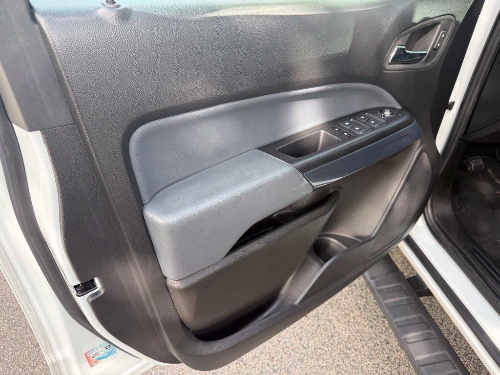 Used 2022 Chevrolet Colorado Z71 w/ Safety Package RWD image 13